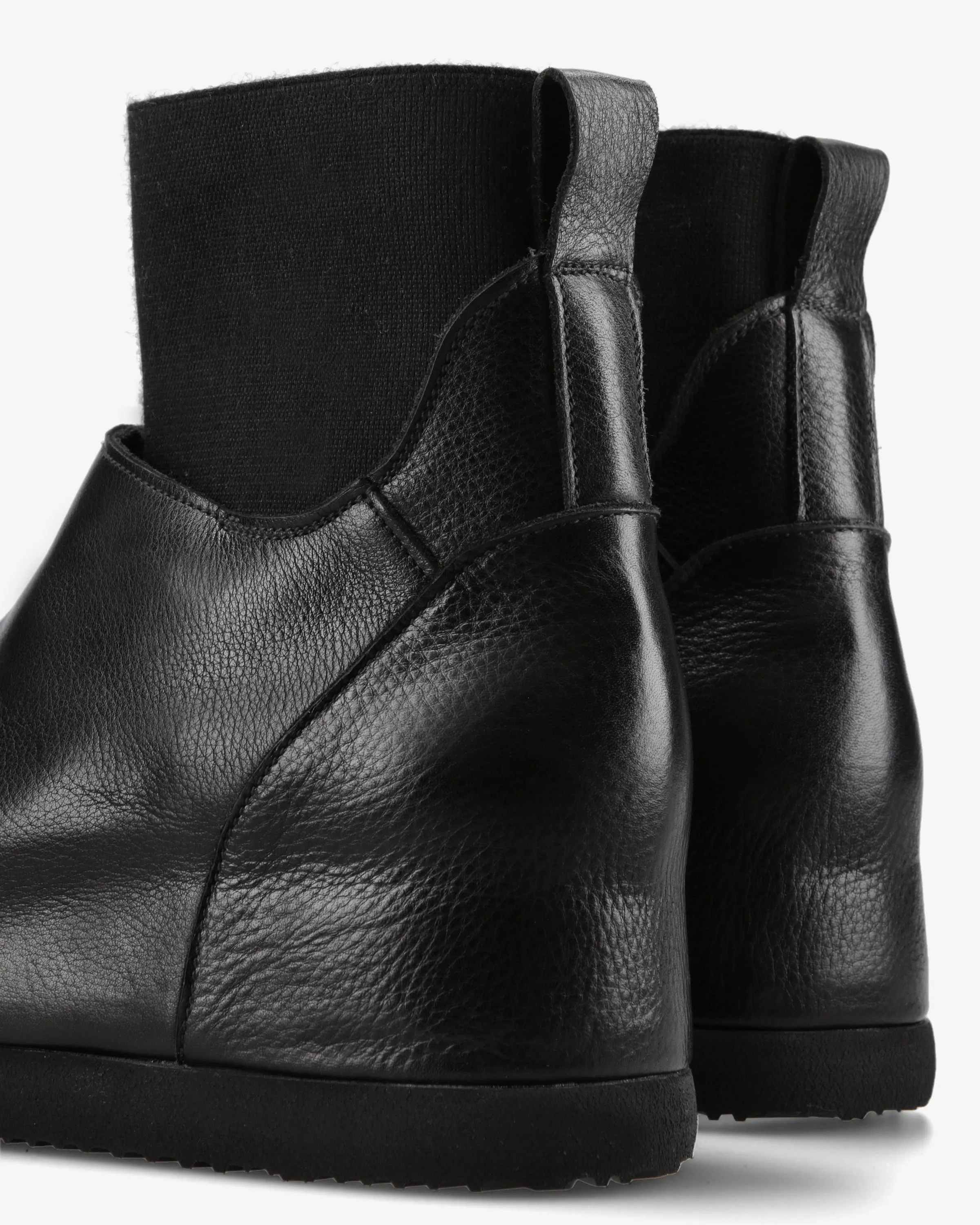 Ankle boots in black calfskin and nodik wool