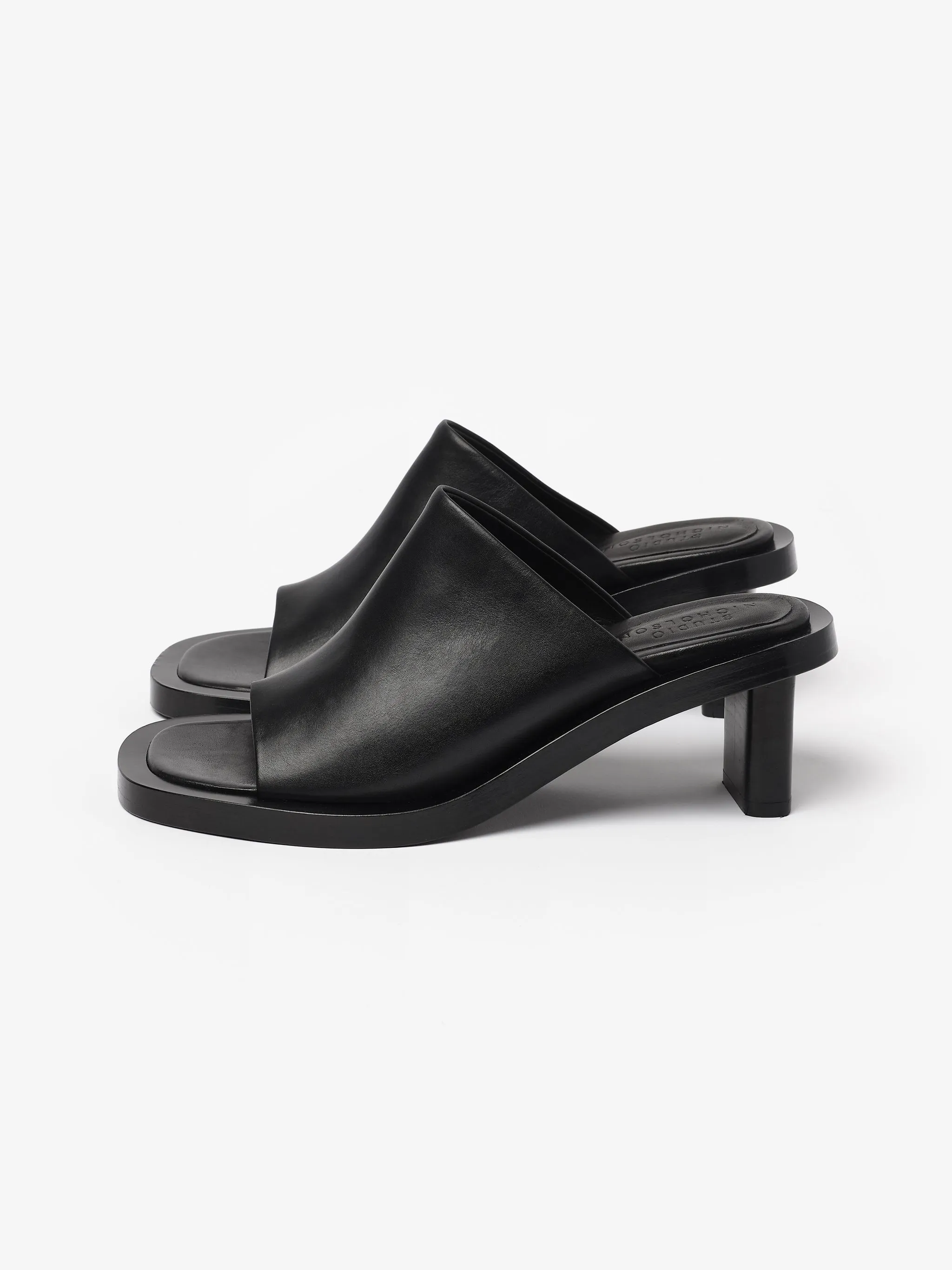 Cube Shoes Womens Open Toe Mule Black