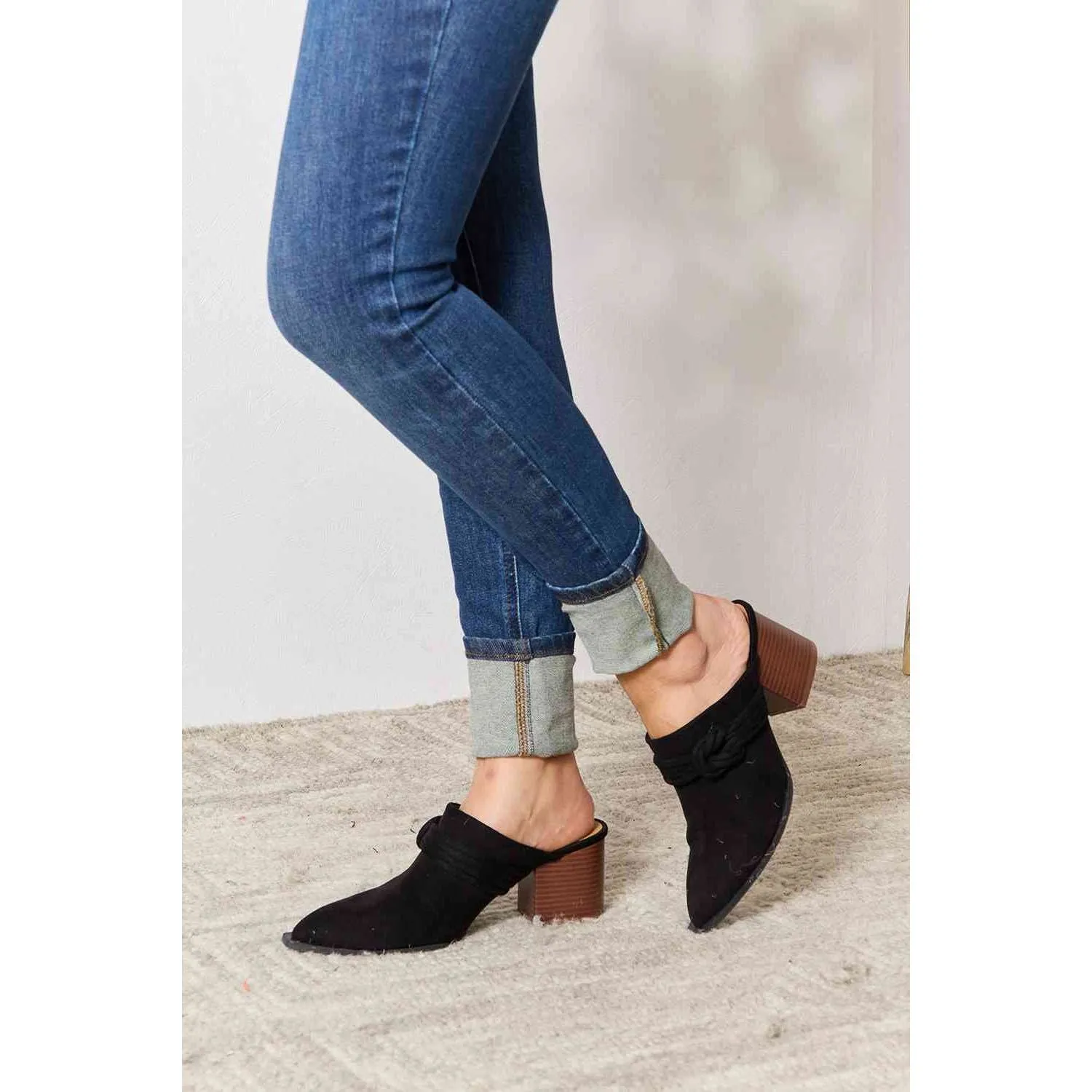 East Lion Corp Pointed-Toe Braided Trim Mules