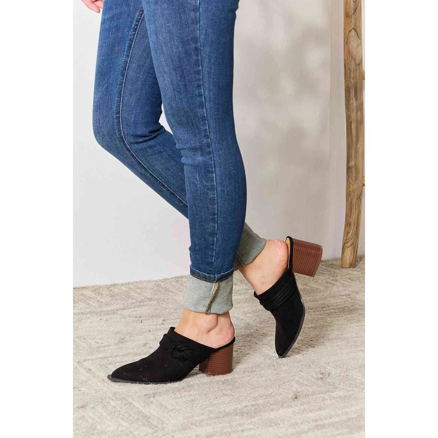 East Lion Corp Pointed-Toe Braided Trim Mules