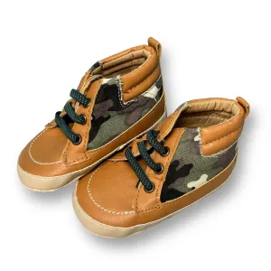 Old Navy Baby Boy Size 12-18 Months Tan & Camo Slide-On Shoes