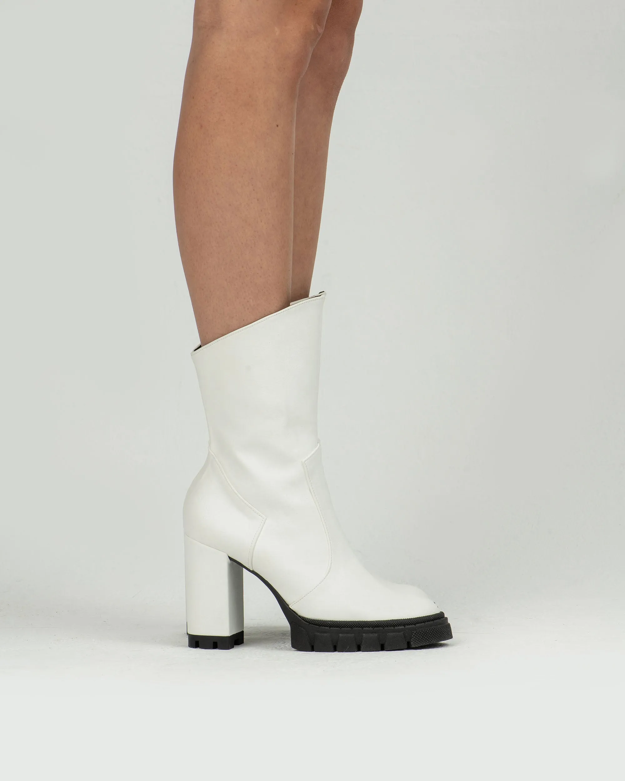 Ritual Boots White Vegea leather ankle boots