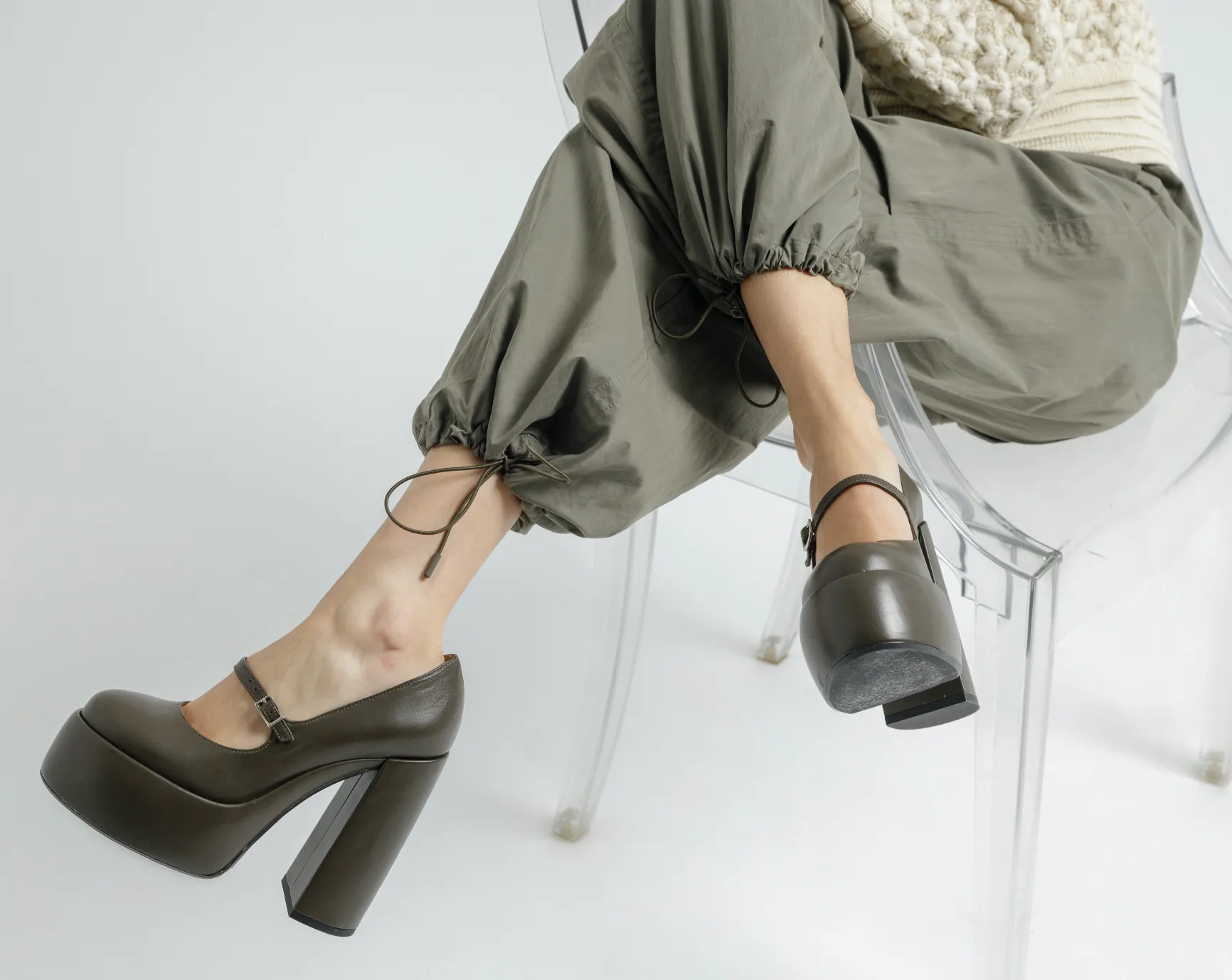 Sute Military Green Platform Pumps