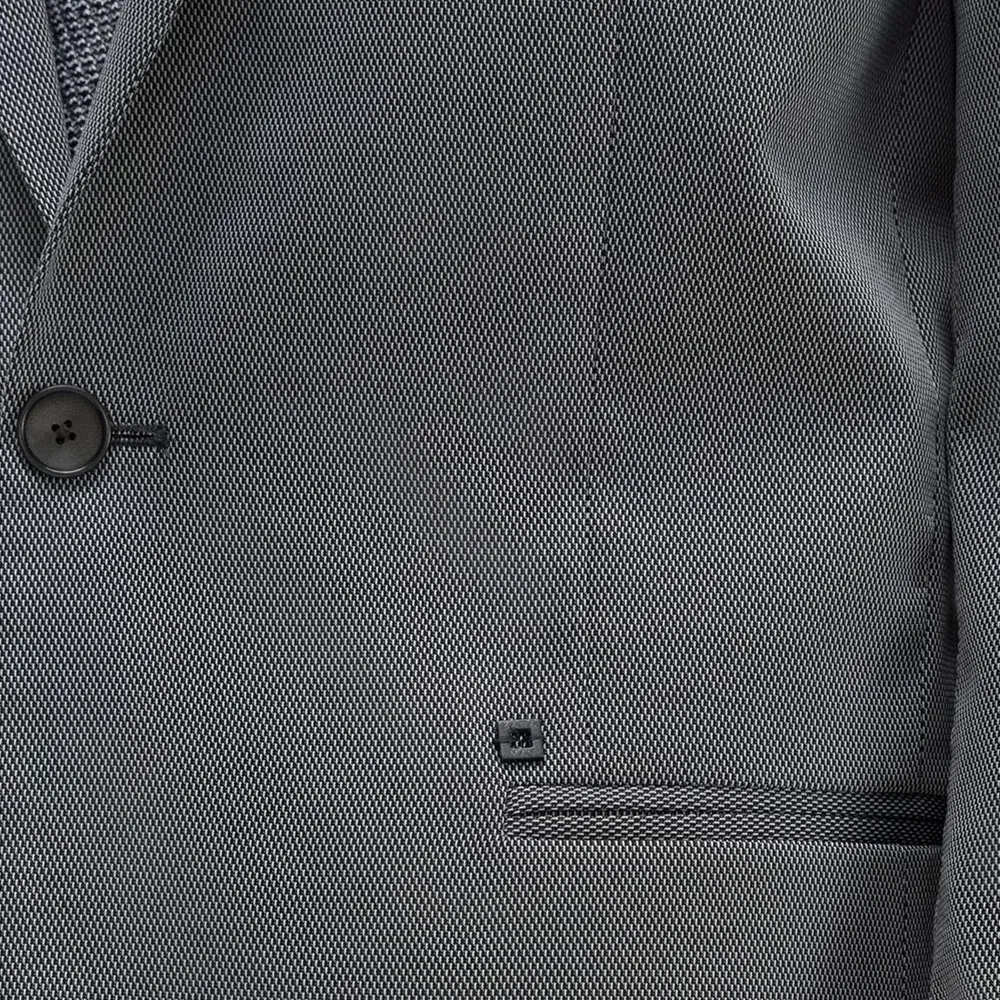 Textured suit Chest pocket Classic button fastening